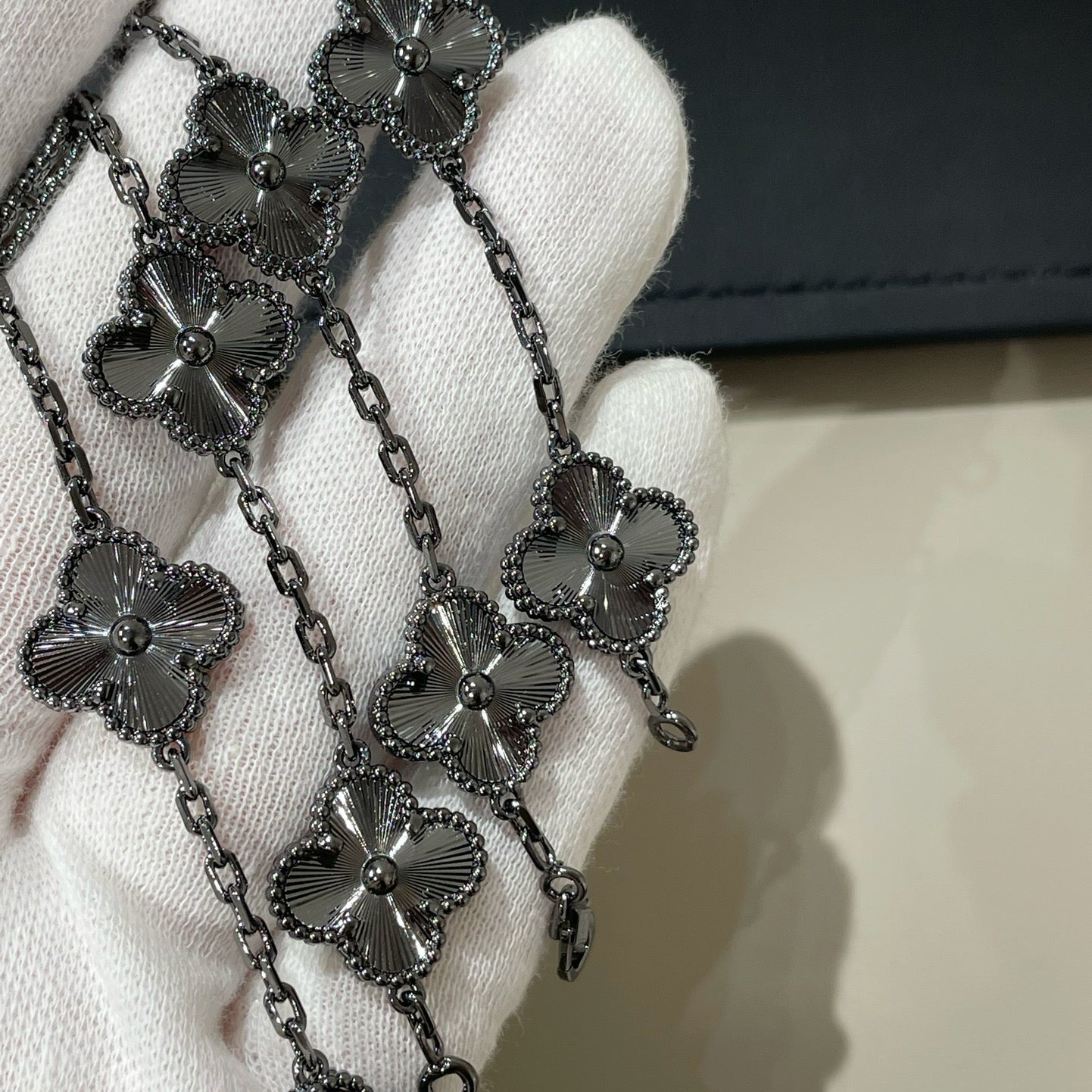 [Raffine]CLOVER 5 MOTIV SCHWARZES ARMBAND 