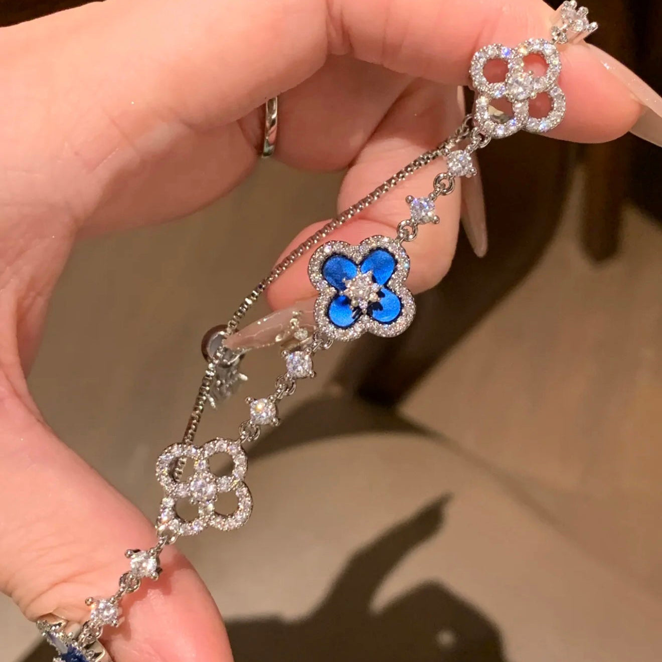 [Raffine]CLOVER 5 MOTIF PINK BLUE RED WHITE BRACELET