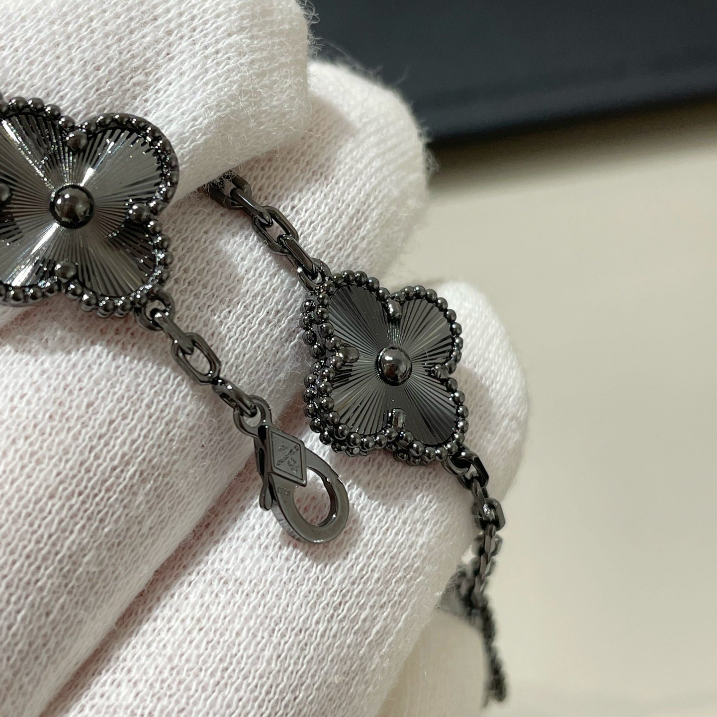 [Raffine]CLOVER 5 MOTIV SCHWARZES ARMBAND 