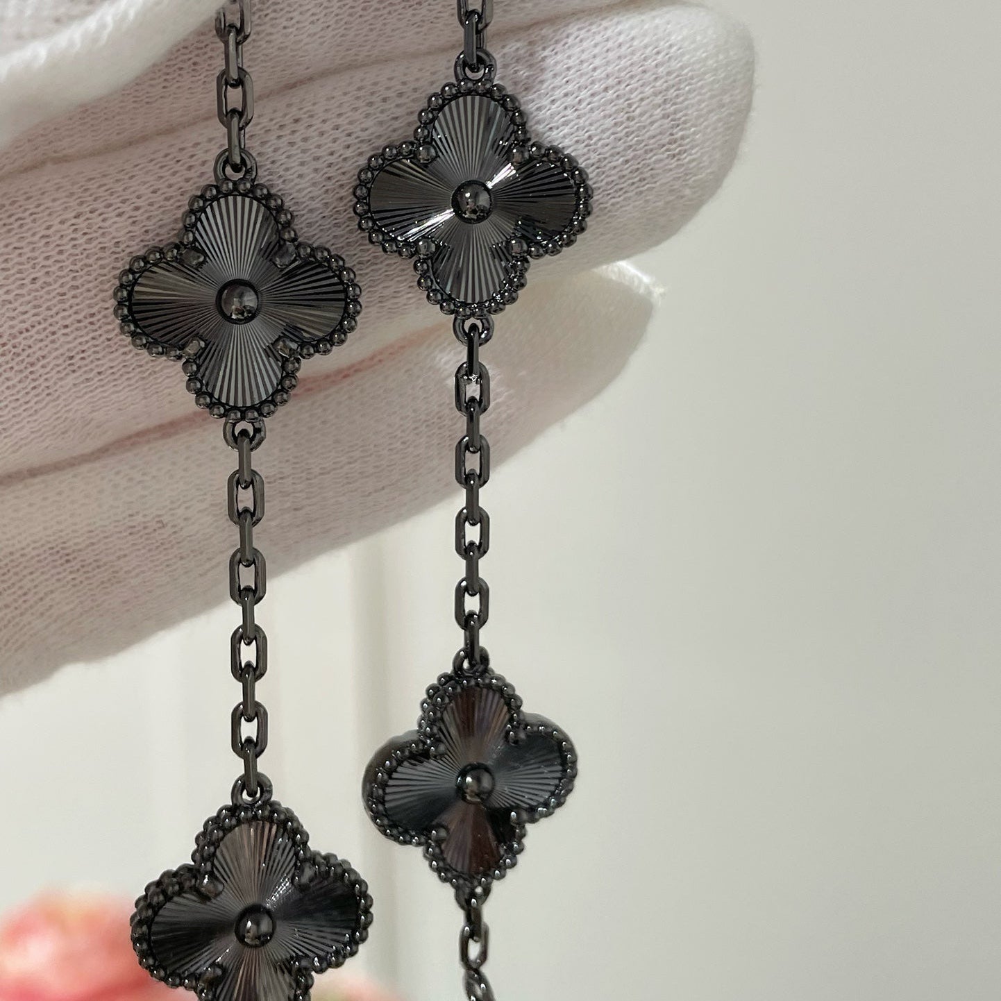 [Raffine]CLOVER 5 MOTIV SCHWARZES ARMBAND 