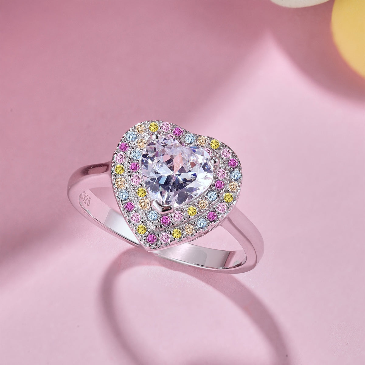 [Raffine] Anillo de bodas delicado y exuberante en forma de corazón