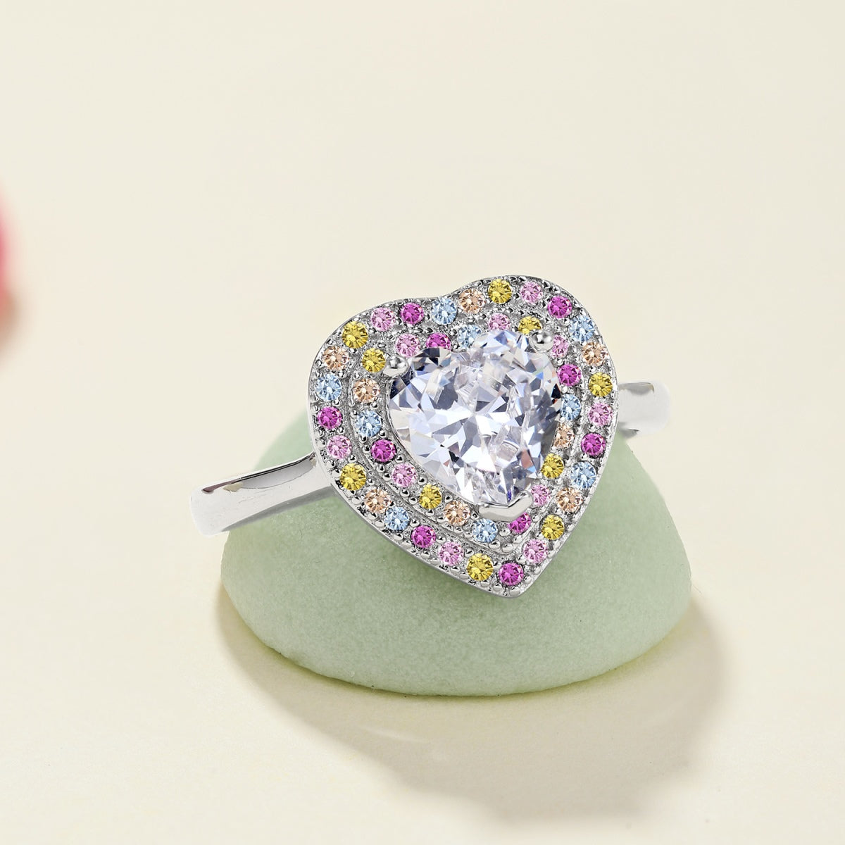 [Raffine] Anillo de bodas delicado y exuberante en forma de corazón