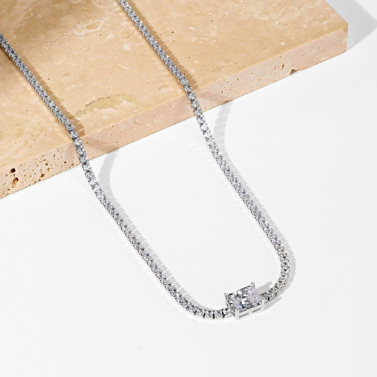 [Raffine]2.0 carat Ornate Emerald Cut Necklace