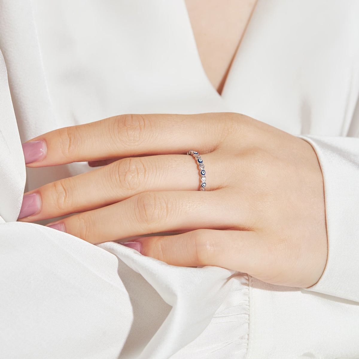 [Raffine] Anillo redondo vibrante y brillante para uso diario