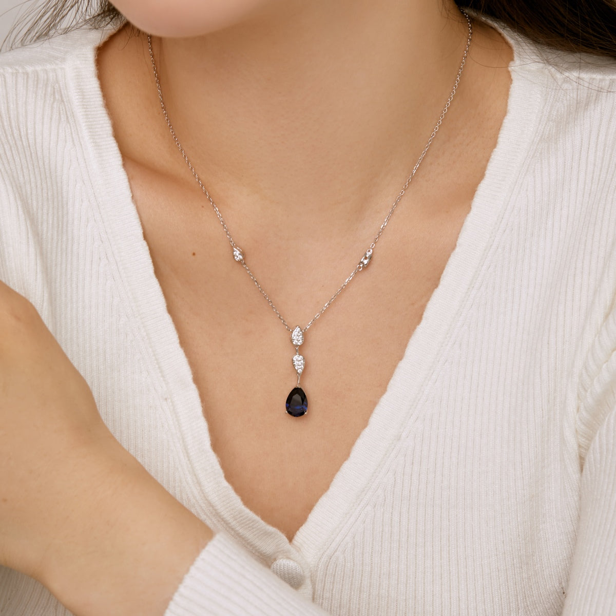 [Raffine]Dazzling Pear Cut Necklace