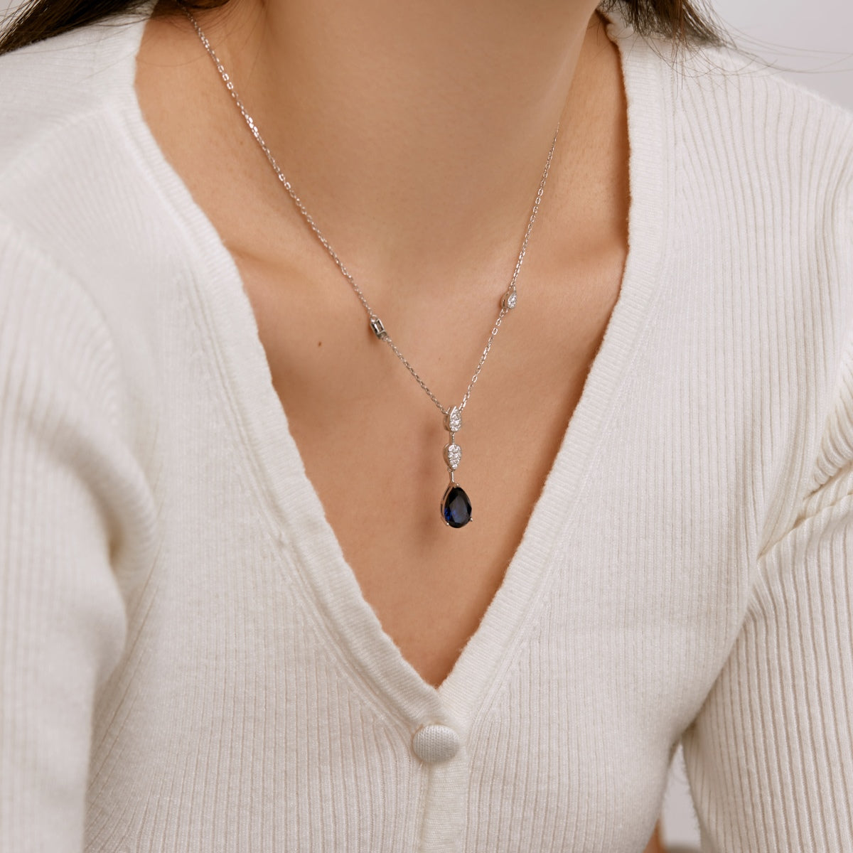 [Raffine]Dazzling Pear Cut Necklace