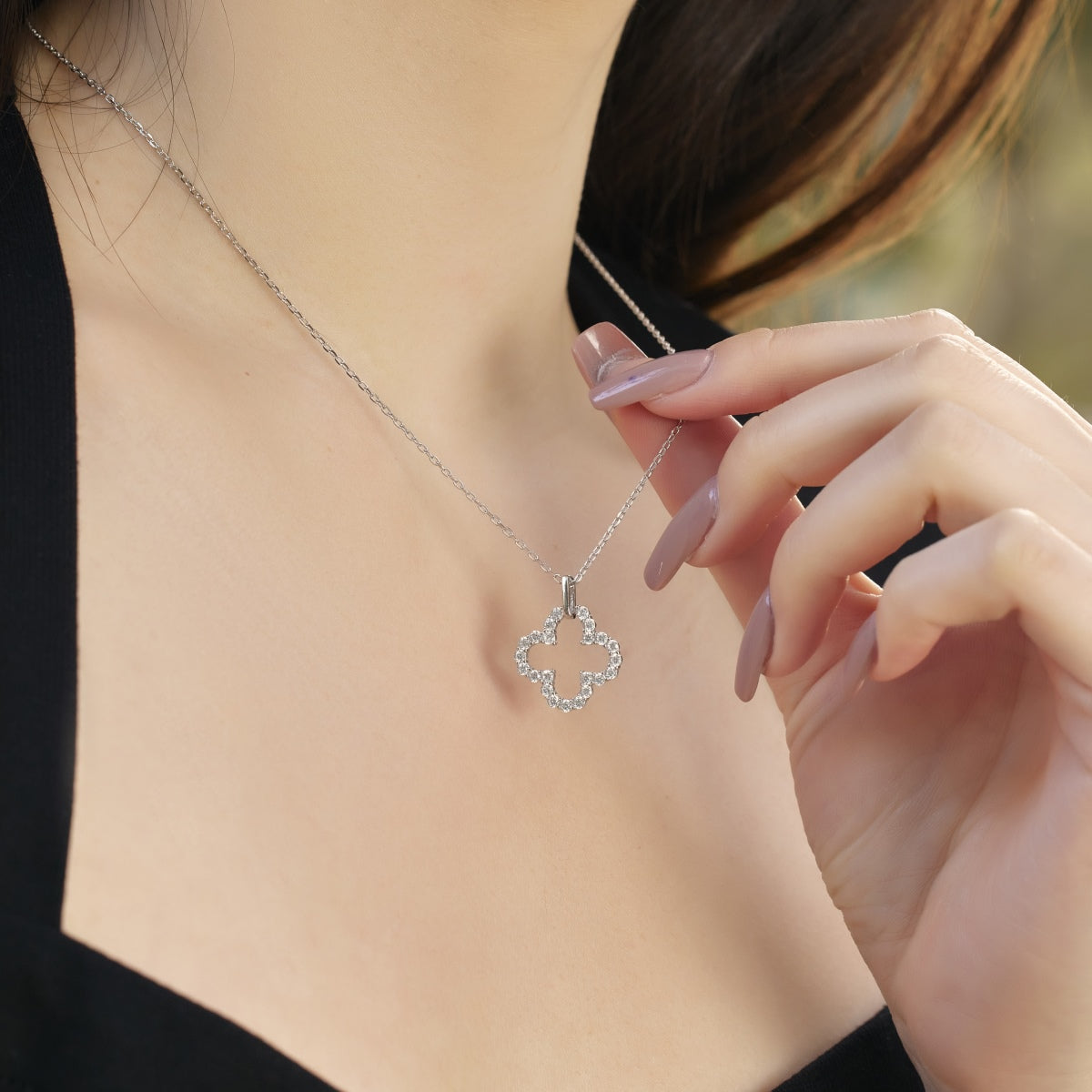 [Raffine] Collier exquis à motif creux de trèfle à quatre feuilles