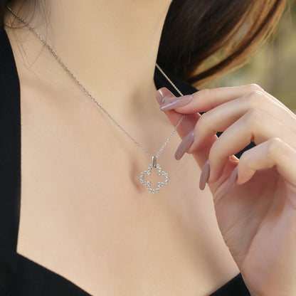 [Raffine] Collier exquis à motif creux de trèfle à quatre feuilles