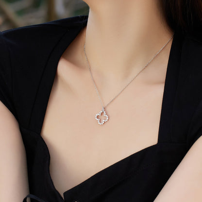 [Raffine] Collier exquis à motif creux de trèfle à quatre feuilles
