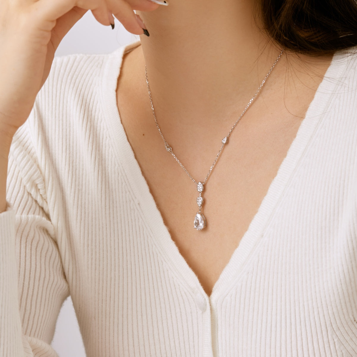 [Raffine]Dazzling Pear Cut Necklace