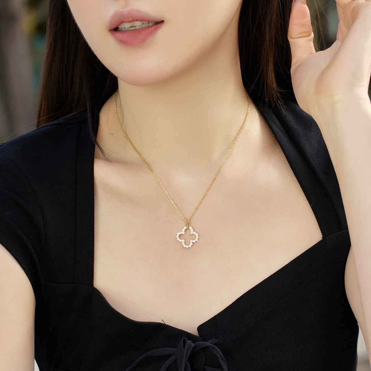 [Raffine] Collier exquis à motif creux de trèfle à quatre feuilles
