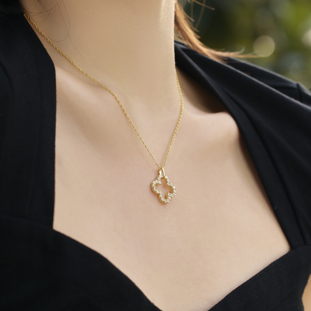 [Raffine] Collier exquis à motif creux de trèfle à quatre feuilles