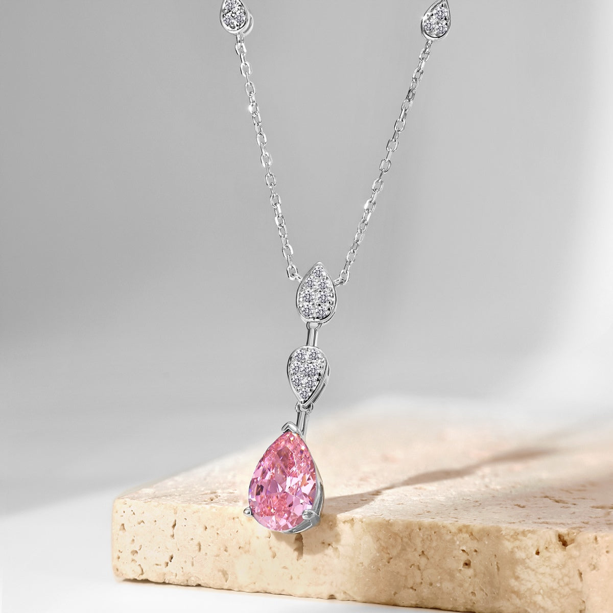 [Raffine]Dazzling Pear Cut Necklace