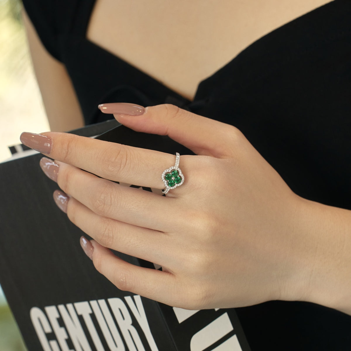 [Raffine] Anillo con diseño de flor de trébol de cuatro hojas