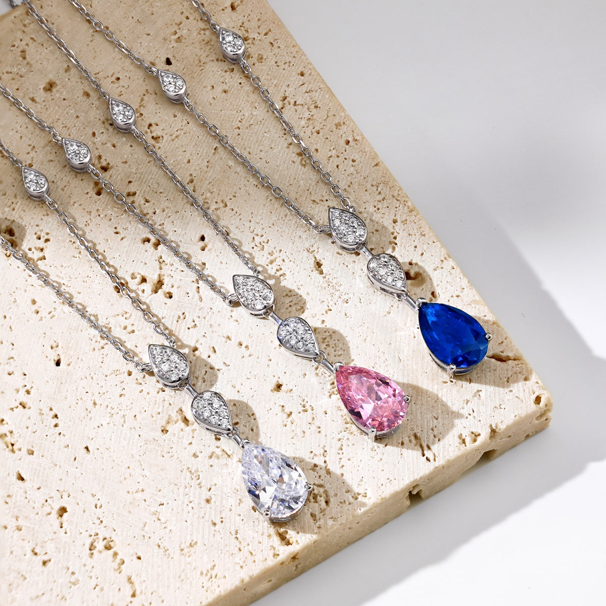 [Raffine]Dazzling Pear Cut Necklace
