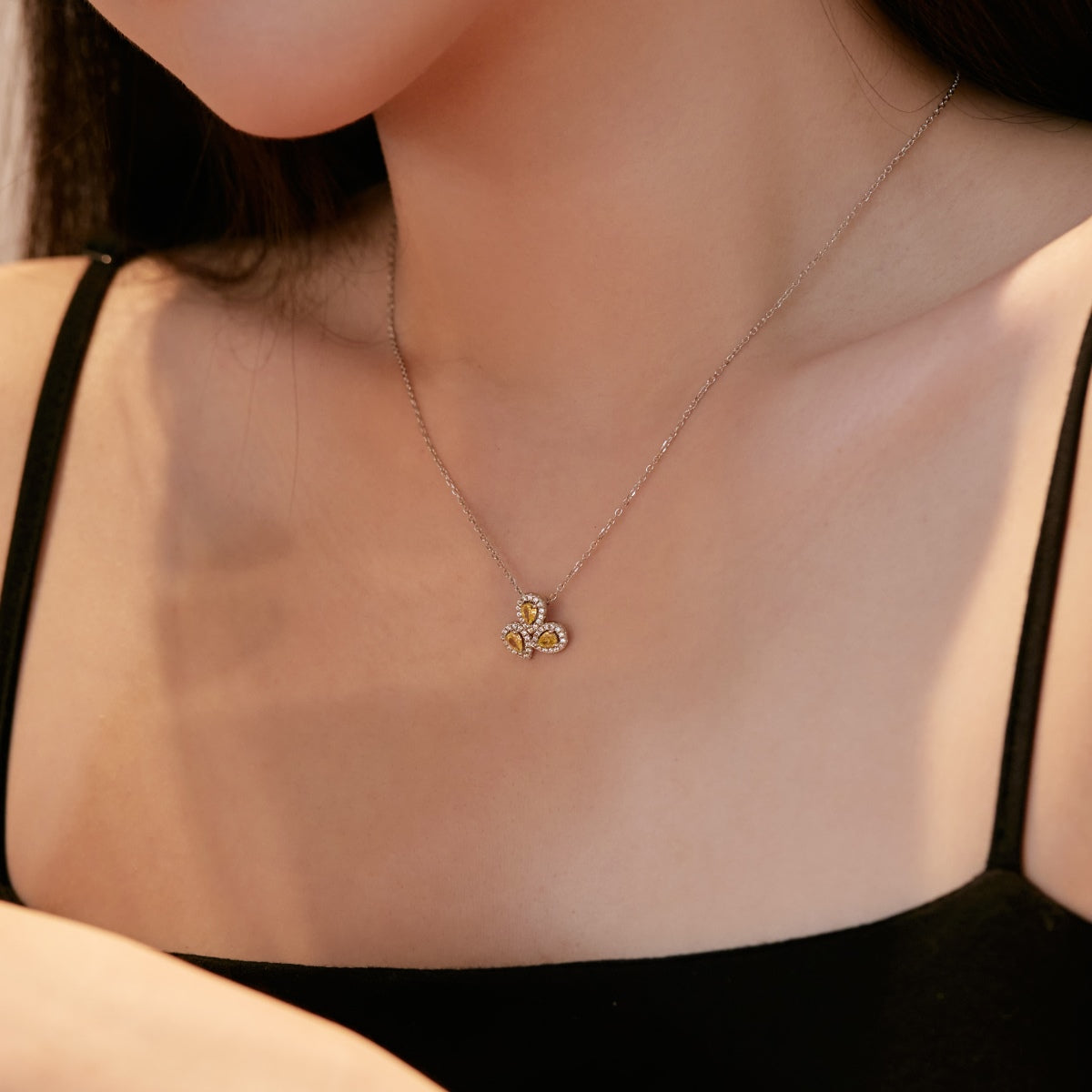 [Raffine]Elegant Flower Shape Pear Cut Necklace