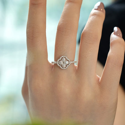 [Raffine] Anillo con diseño de flor de trébol de cuatro hojas