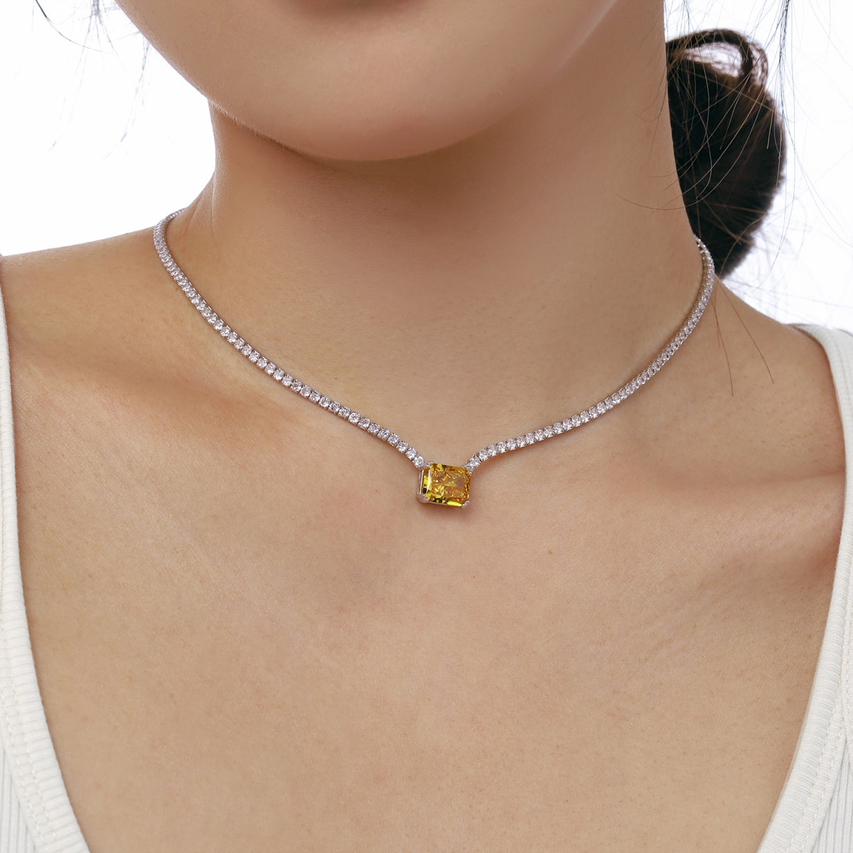 [Raffine]4.0 Carat Elegant Radiant Cut Necklace
