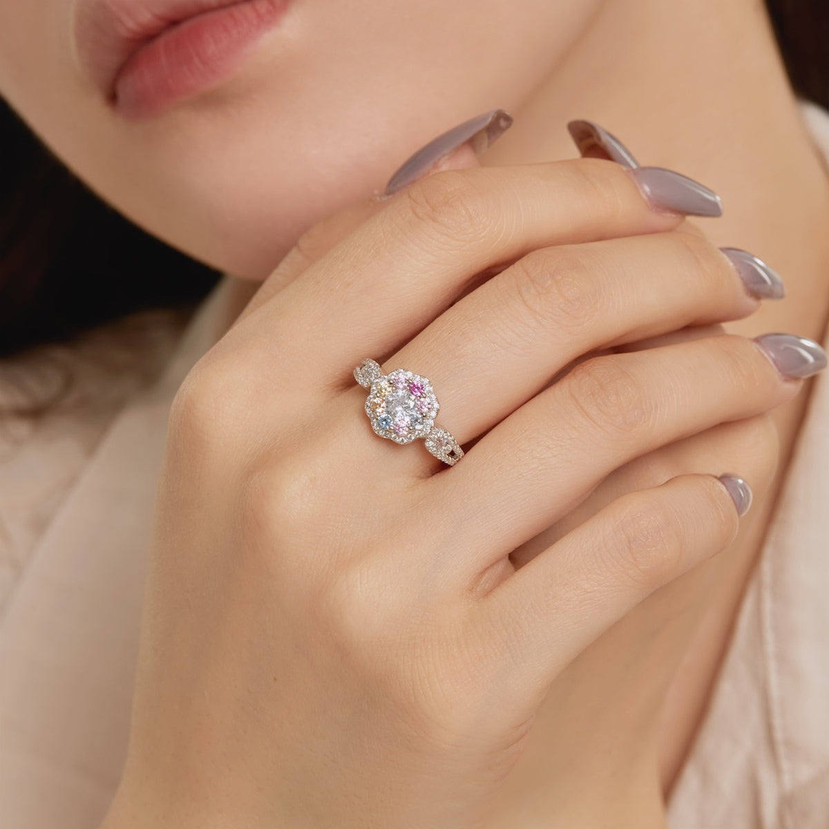 [Raffine] Anillo de bodas delicado y colorido con forma de flor tallada redonda
