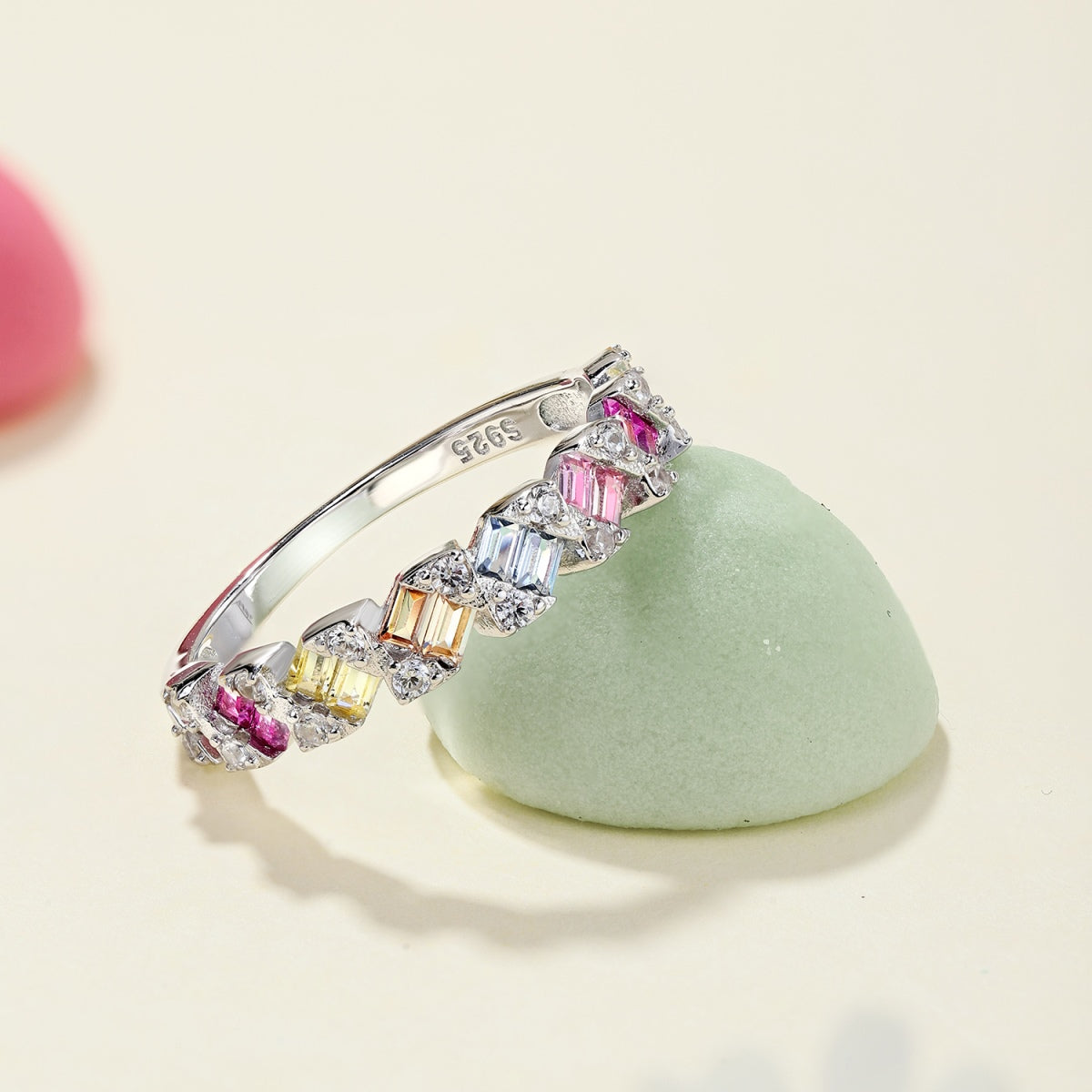 [Raffine] Anillo diario delicado con corte esmeralda vibrante