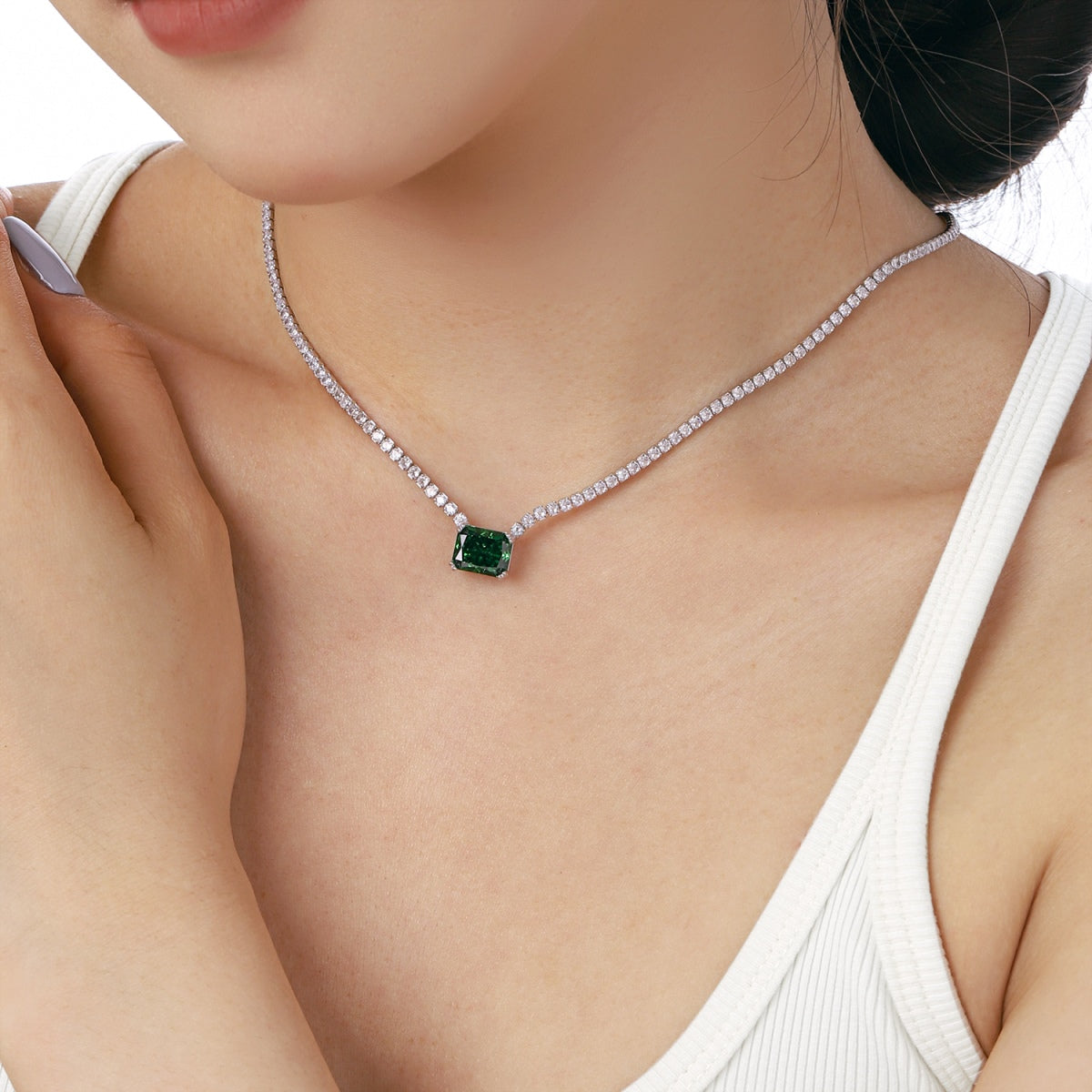 [Raffine]4.0 Carat Elegant Radiant Cut Necklace