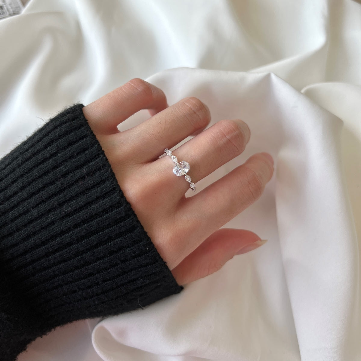 [Raffine] Anillo de lujo de 0,75 quilates con corte cojín alargado y vibrante para uso diario