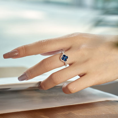 [Raffine] Anillo con diseño de flor de trébol de cuatro hojas