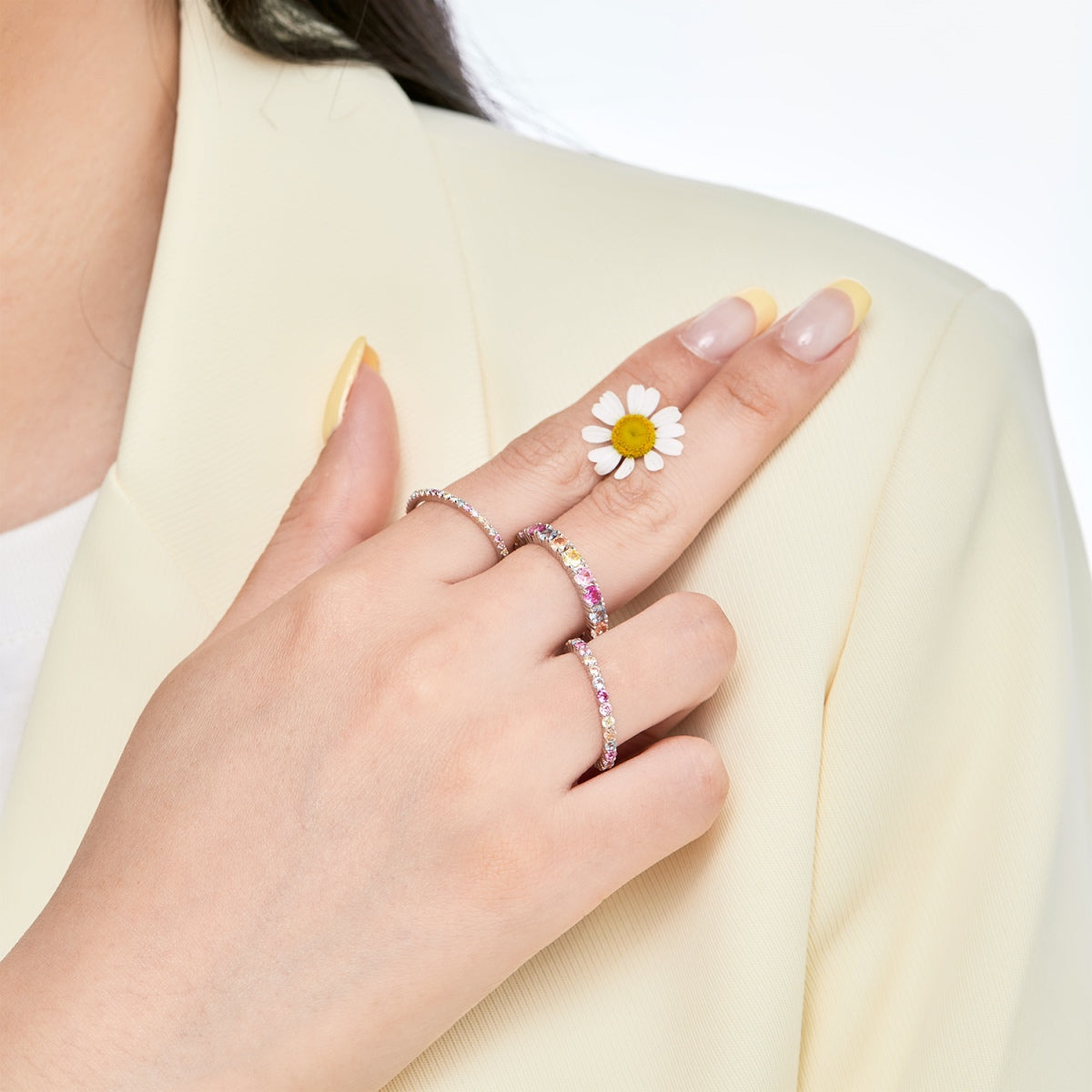 [Raffine] Anillo de tenis adornado con corte redondo colorido