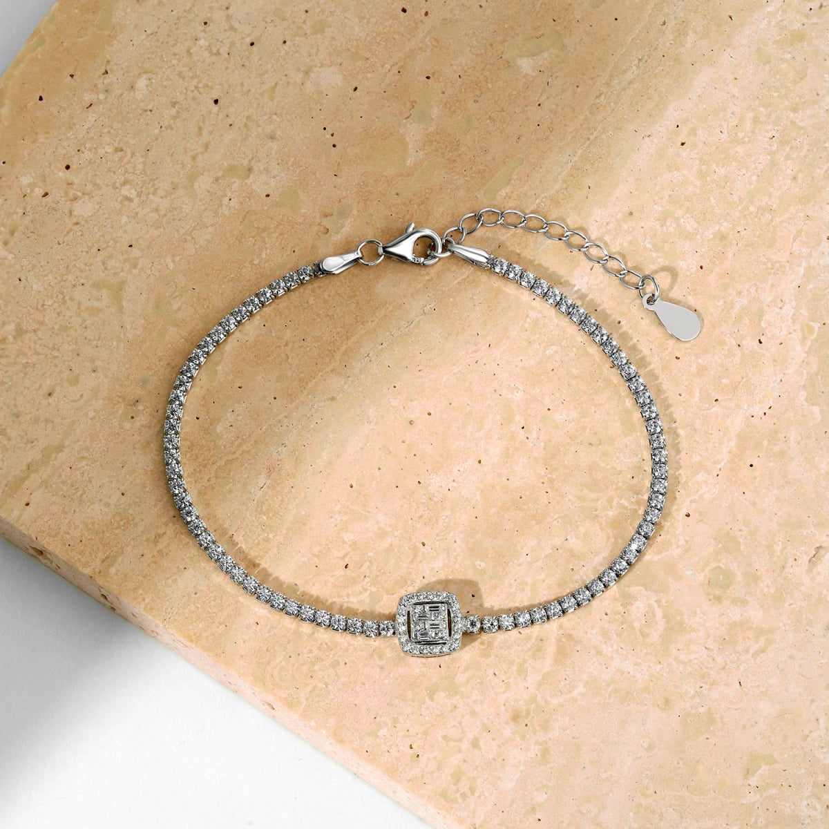 [Raffine] Lujosa pulsera de banquete con forma cuadrada deslumbrante