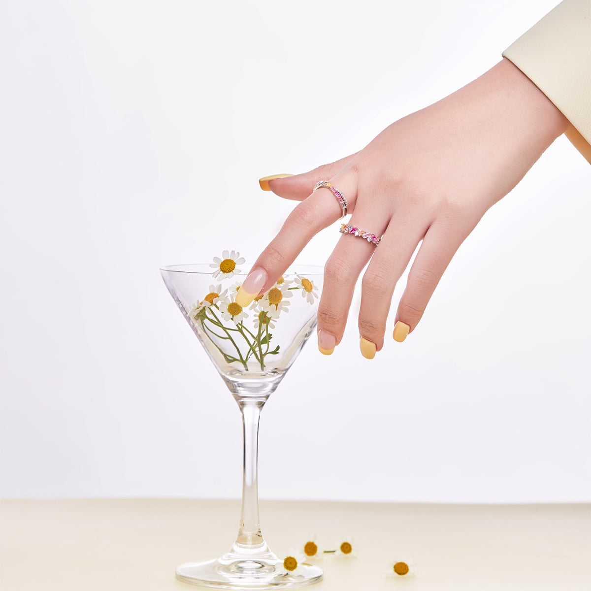 [Raffine] Anillo de fiesta elegante y energético con corte radiante