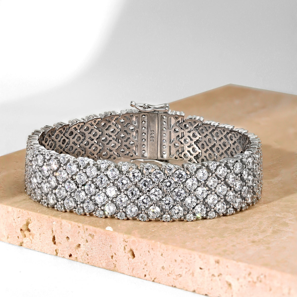[Raffine]Pulsera de fiesta elegante y ornamentada con corte redondo