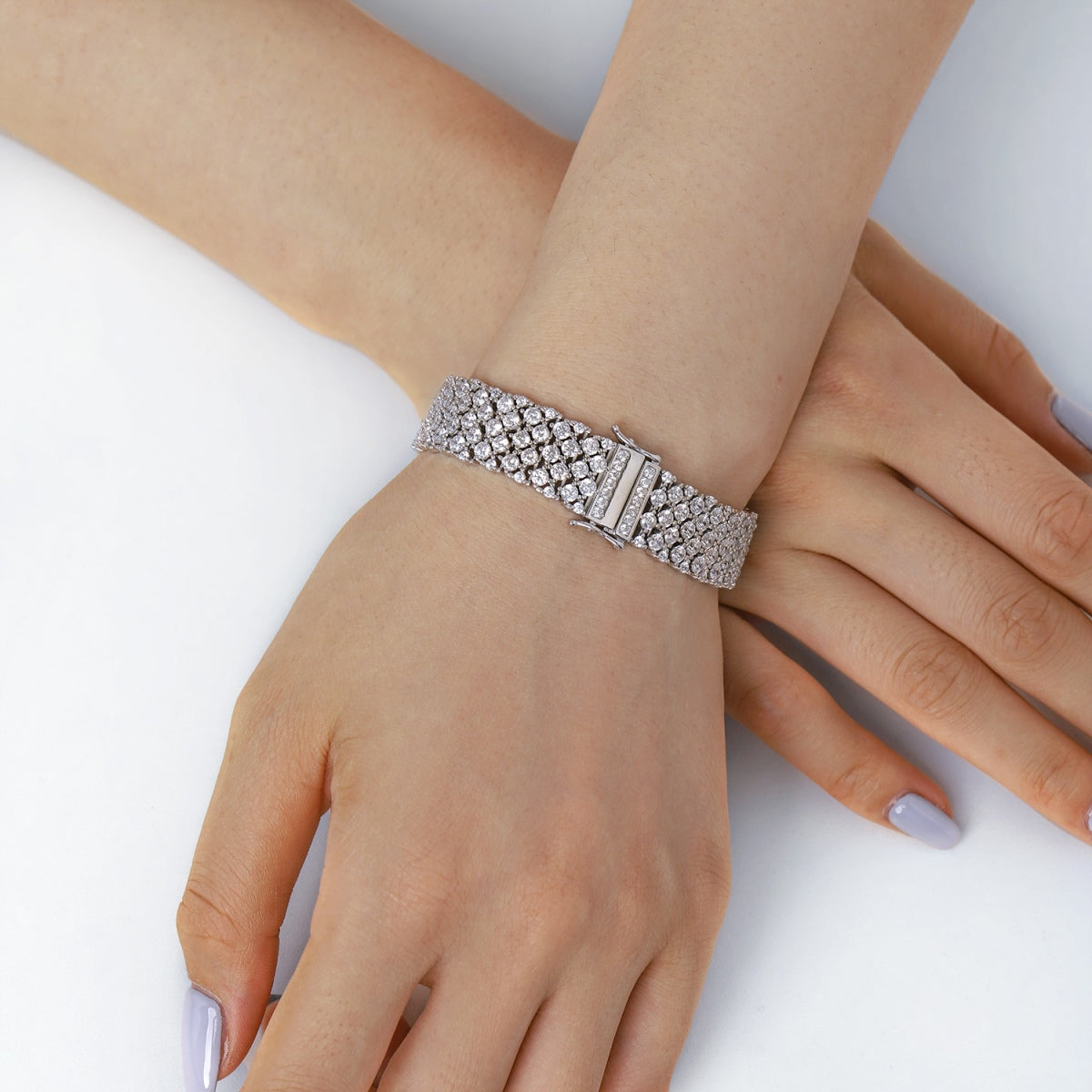 [Raffine]Pulsera de fiesta elegante y ornamentada con corte redondo
