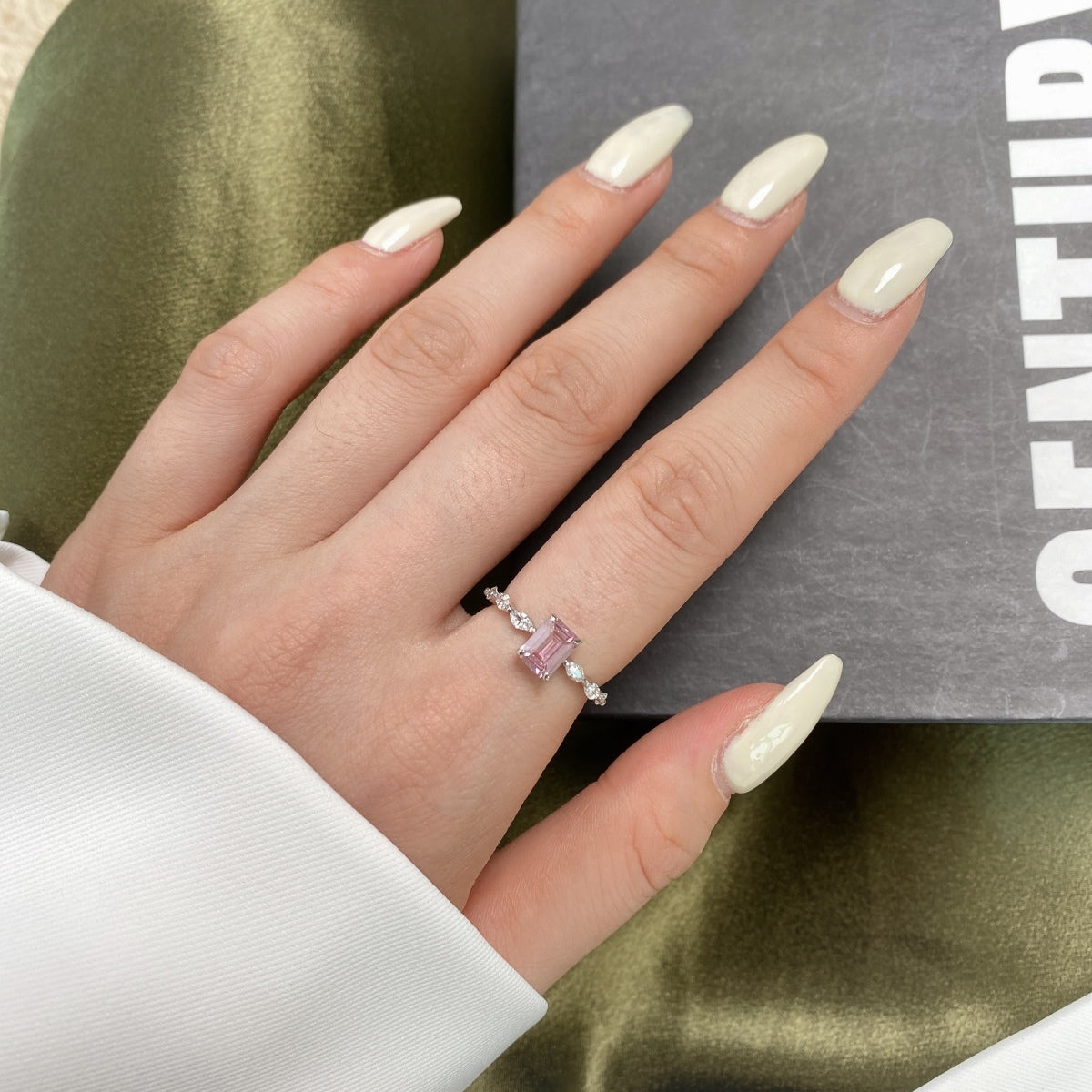 [Raffine] Anillo diario delicado y resplandeciente de corte radiante de 1.0 quilates