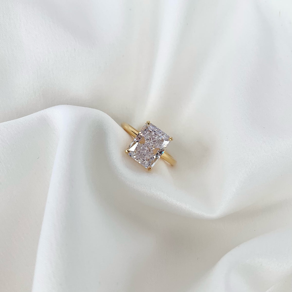 [Raffine] Anillo de banquete de 4,0 quilates con corte radiante y ornamentado
