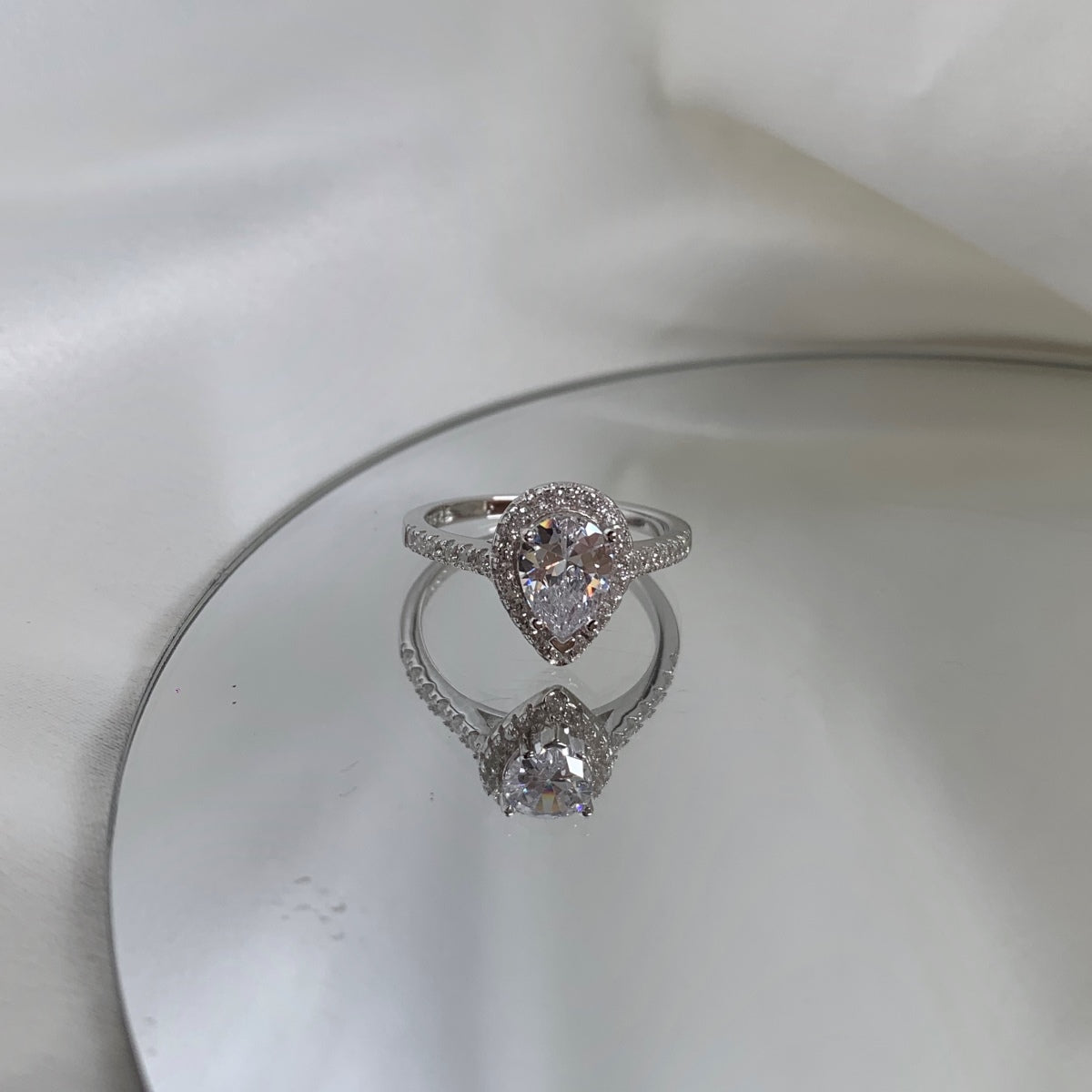 [Raffine] Anillo de bodas lujoso y resplandeciente de 1,0 quilates con forma de gota de agua