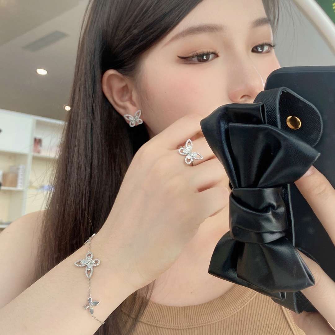 [Raffine]Pulsera delicada con colgante de mariposa