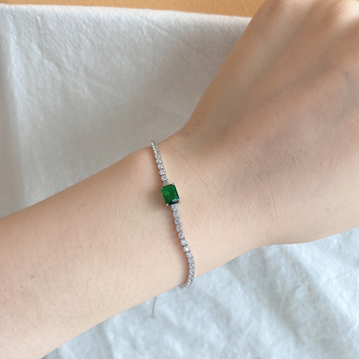 [Raffine] Pulsera de banquete única de corte esmeralda de 1,0 quilates