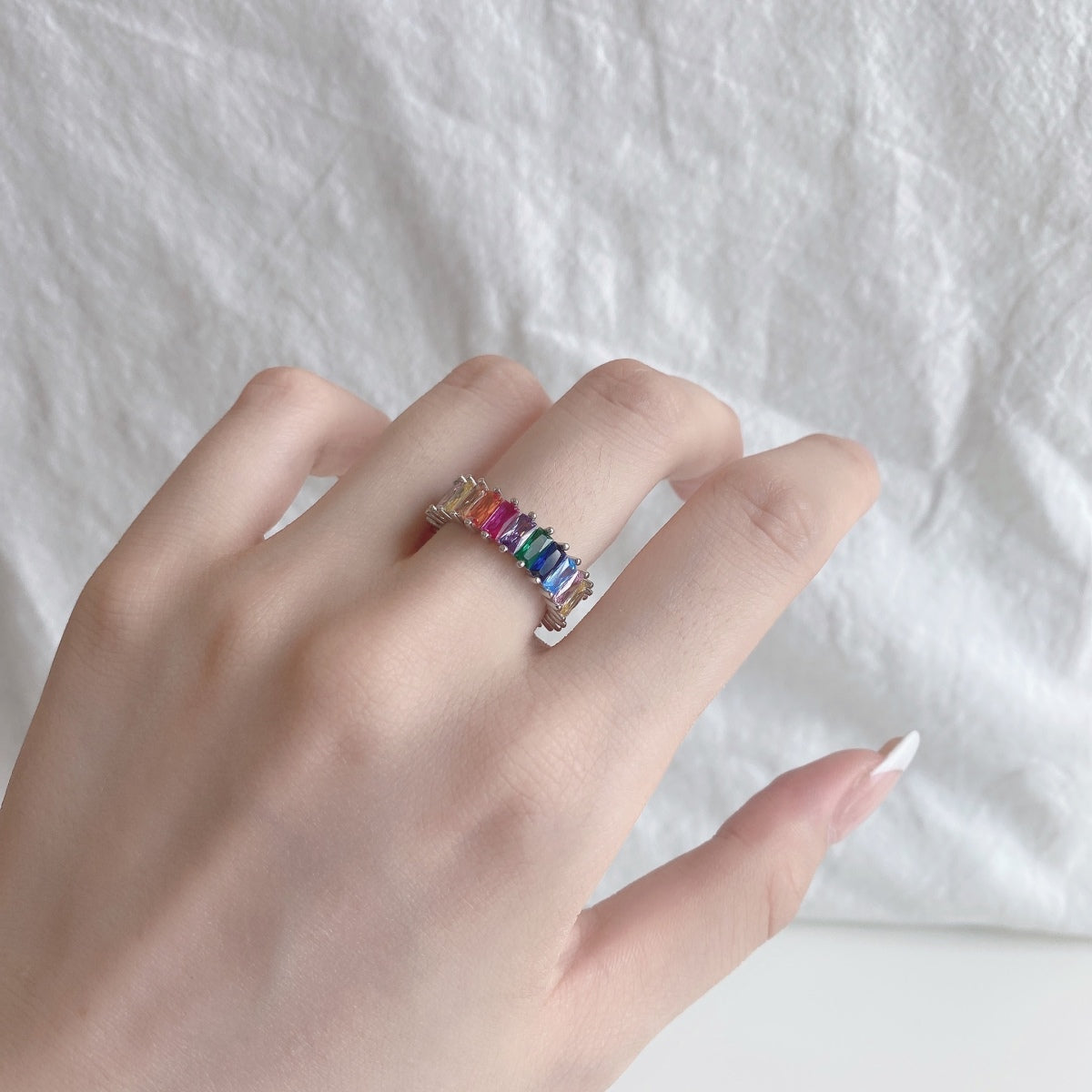 [Raffine] Anillo único de corte radiante y colorido