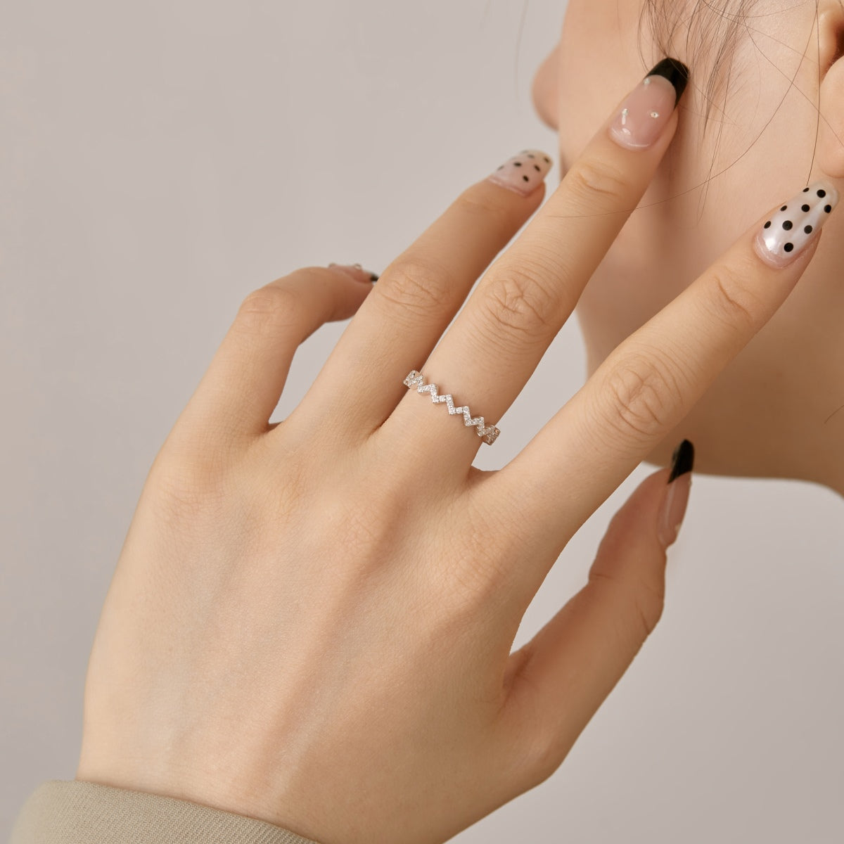 [Raffine] Anillo diario delicado y encantador con forma de ola