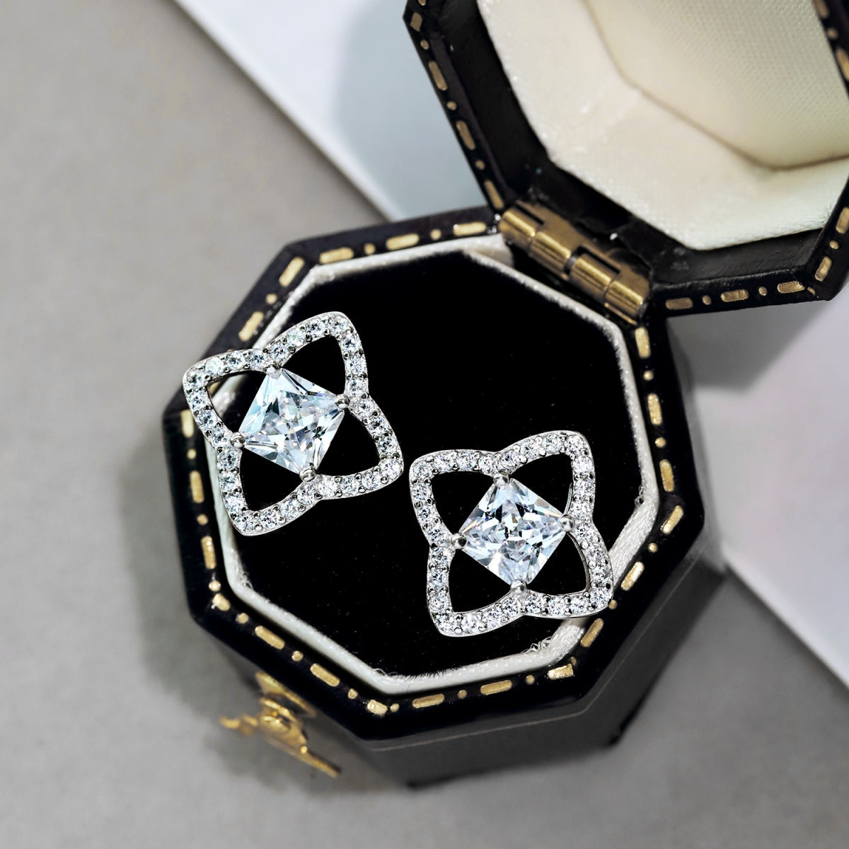 [Raffine]Elegant Star Shape Princess Cut Daily Earrings