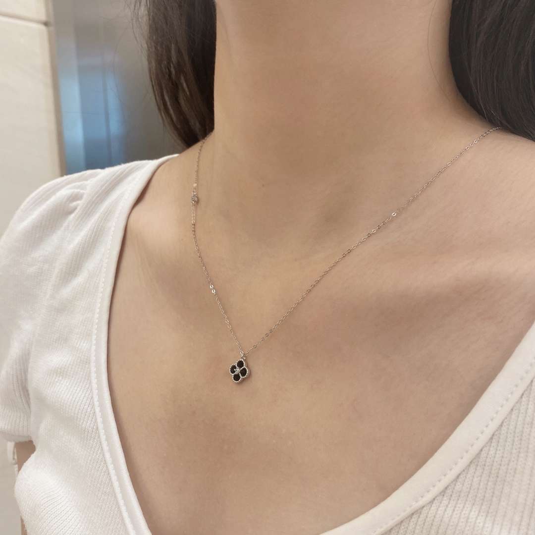[Raffine]Delicate Flower Shape Necklace