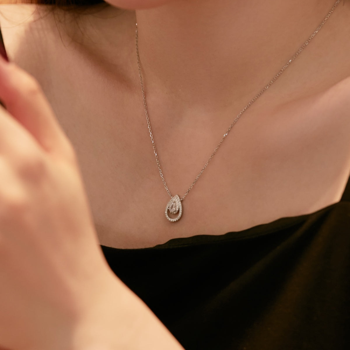 [Raffine]Sparkling Pear Cut Necklace