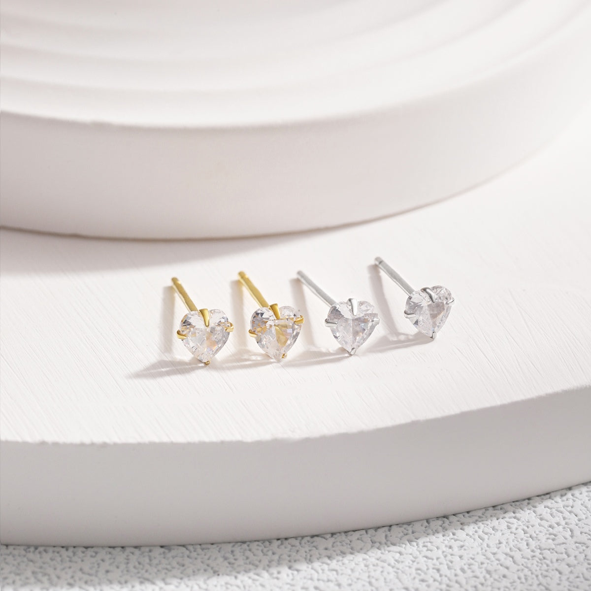 [Raffine]Sparkling Heart Shaped Simple Earrings