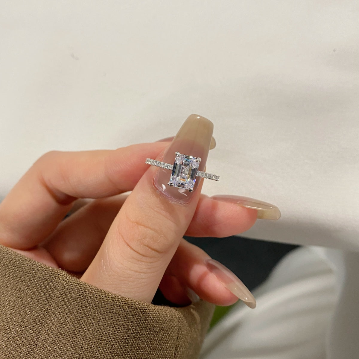 [Raffine] Anillo de fiesta de 2,0 quilates con corte radiante y ornamentado brillante