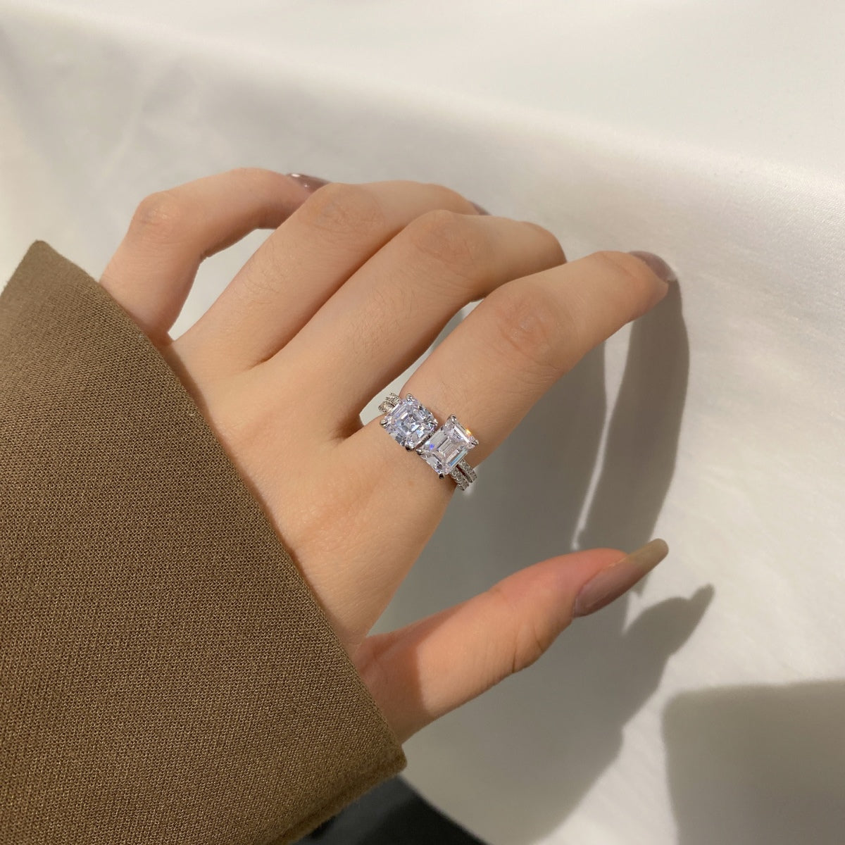 [Raffine] Anillo de fiesta de 2,0 quilates con corte radiante y ornamentado brillante
