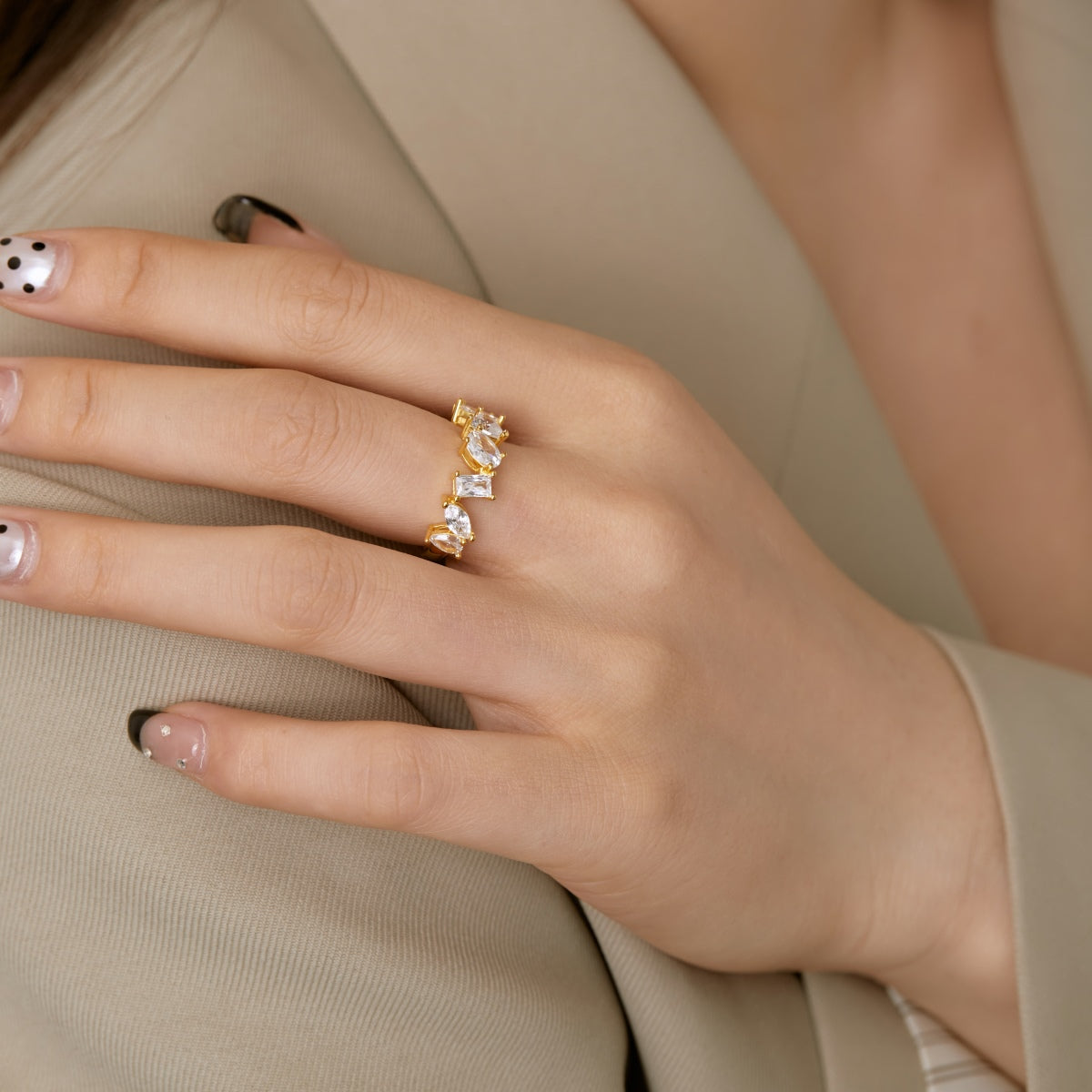 [Raffine] Anillo delicado de múltiples cortes