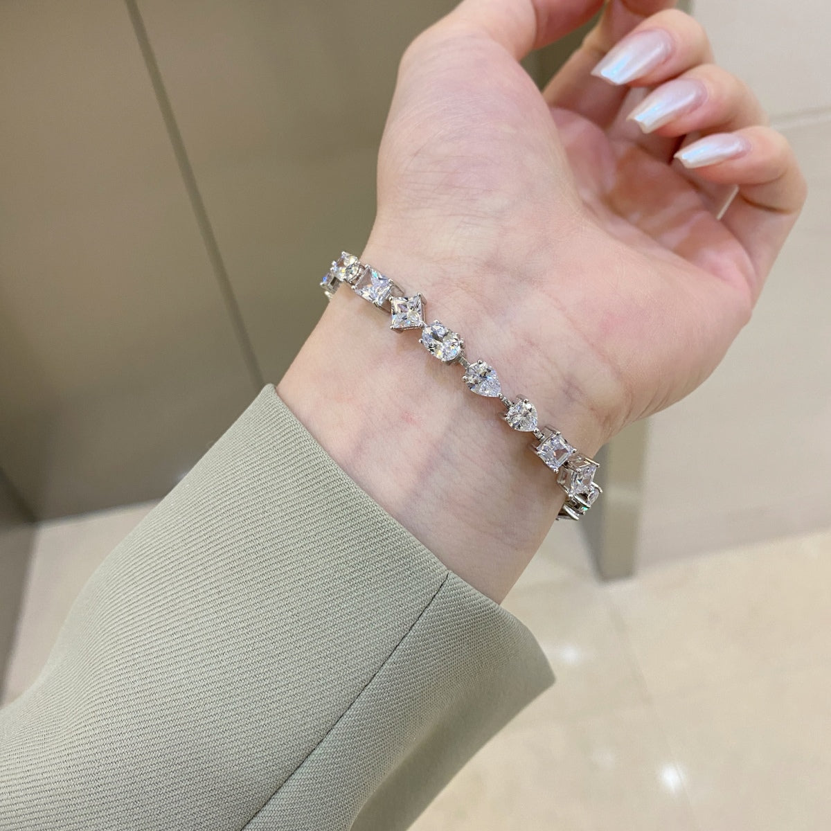 [Raffine] Pulsera única y exquisita de múltiples cortes para uso diario