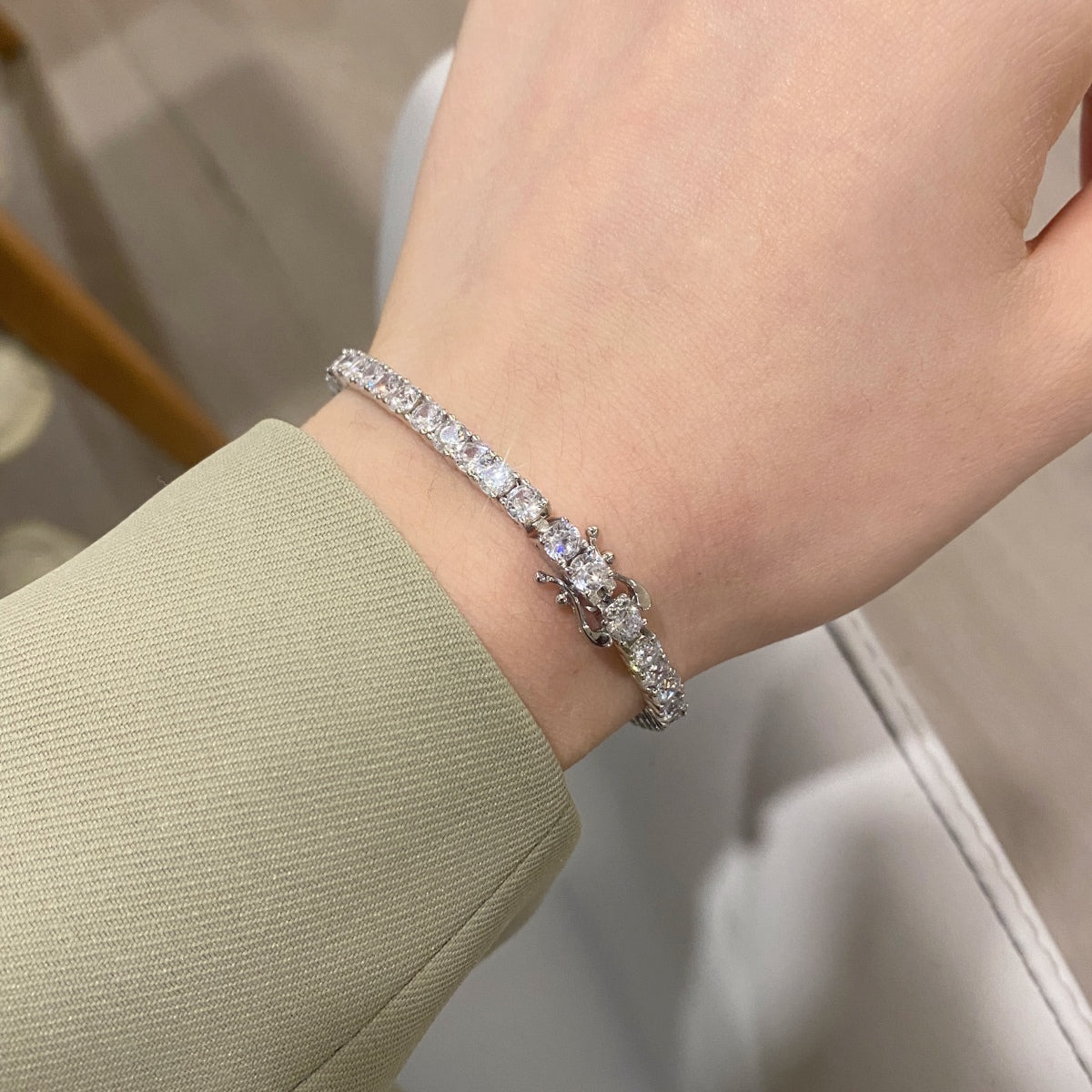 [Raffine] Lujosa pulsera de tenis con corte redondo ornamentado