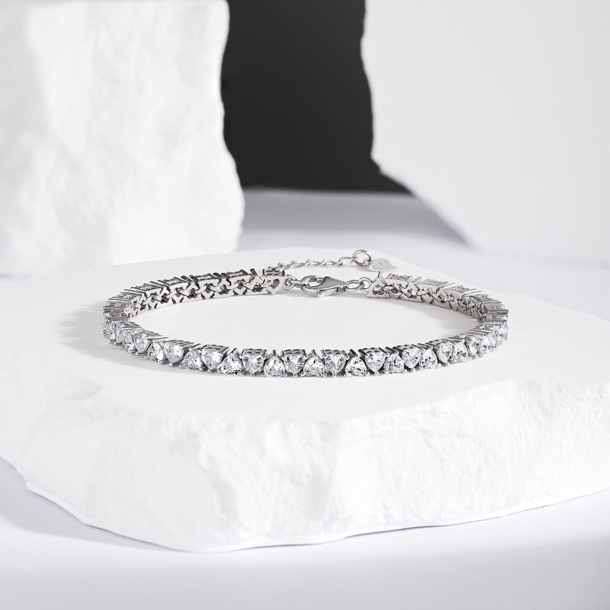[Raffine] Pulsera romántica deslumbrante con forma de corazón para enamorados