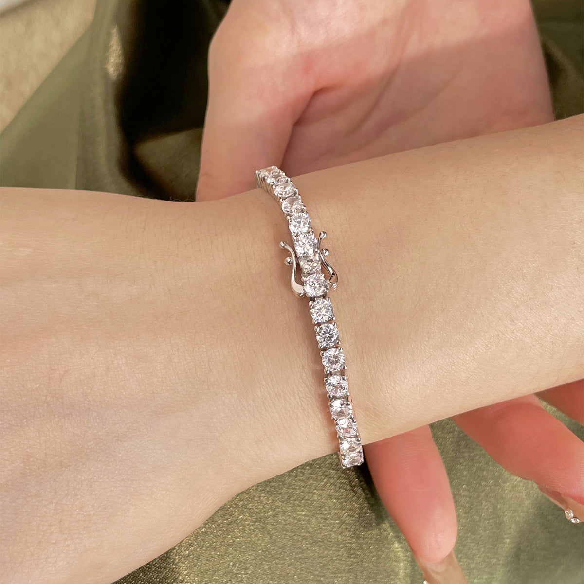 [Raffine] Lujosa pulsera de tenis con corte redondo ornamentado